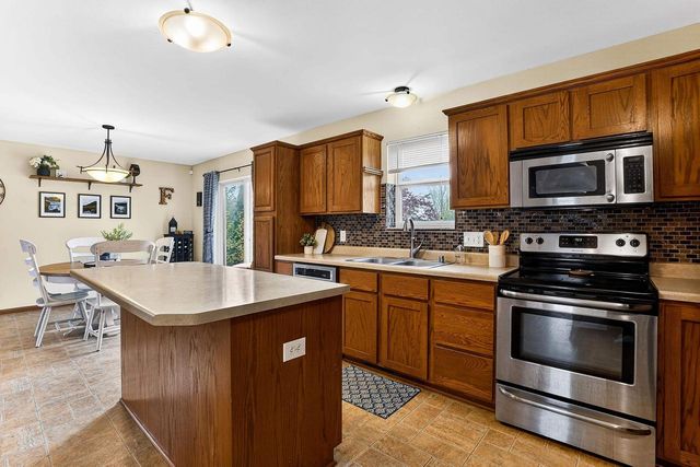 10 BANNER Circle, Madison, WI 53718