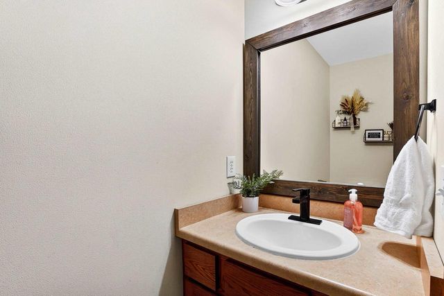 10 BANNER Circle, Madison, WI 53718