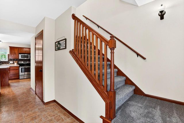 10 BANNER Circle, Madison, WI 53718