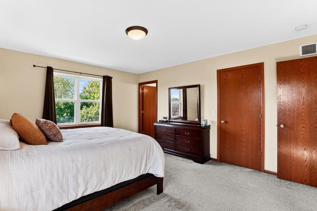 10 BANNER Circle, Madison, WI 53718