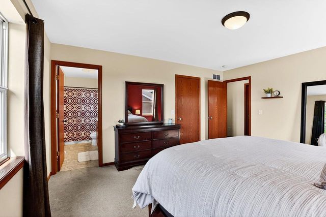 10 BANNER Circle, Madison, WI 53718
