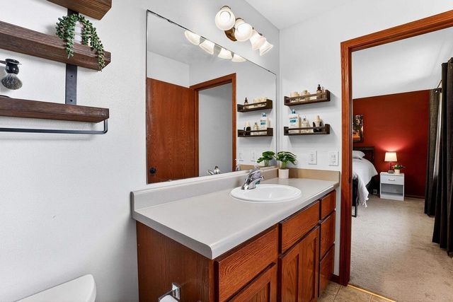 10 BANNER Circle, Madison, WI 53718