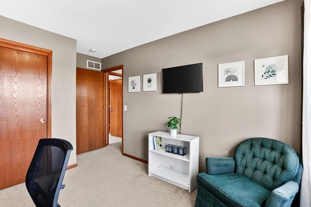 10 BANNER Circle, Madison, WI 53718
