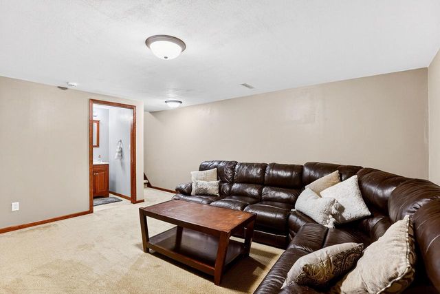 10 BANNER Circle, Madison, WI 53718