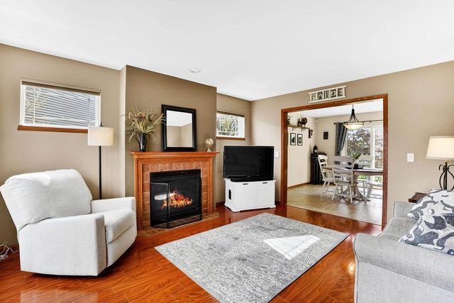 10 BANNER Circle, Madison, WI 53718