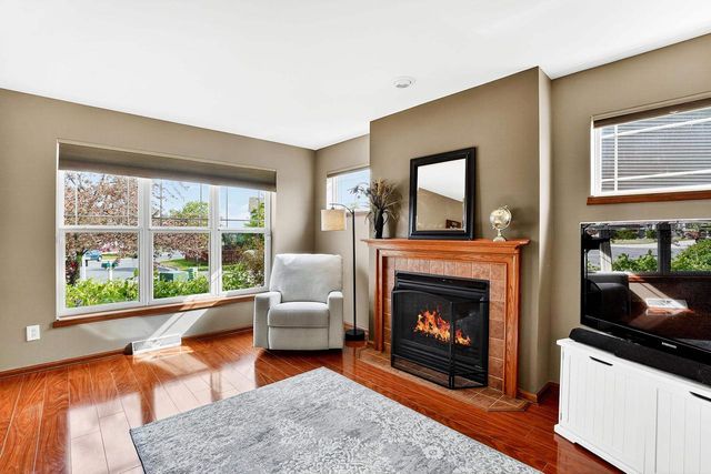 10 BANNER Circle, Madison, WI 53718