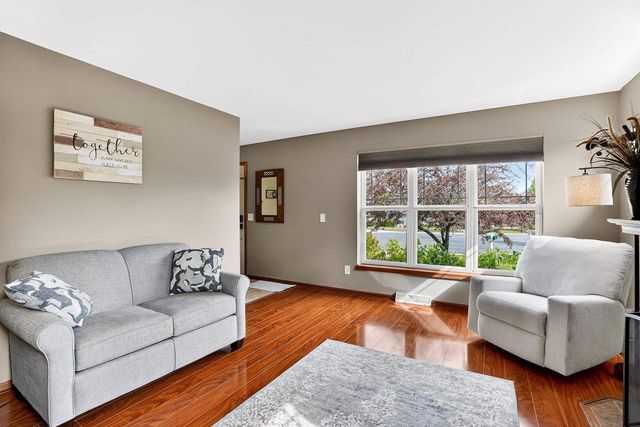 10 BANNER Circle, Madison, WI 53718