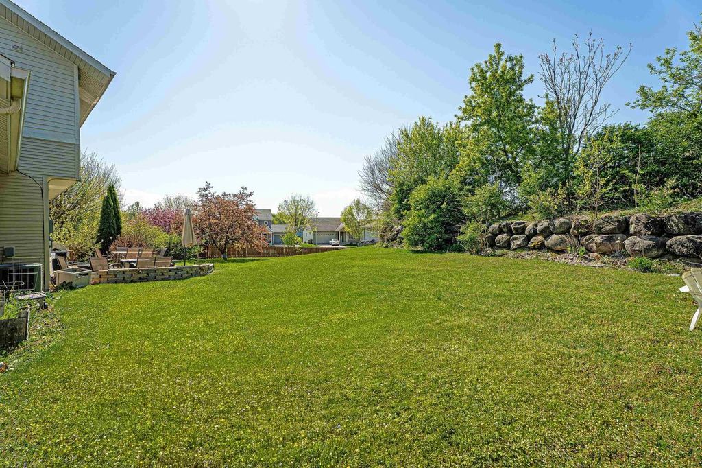 10 BANNER Circle, Madison, WI 53718