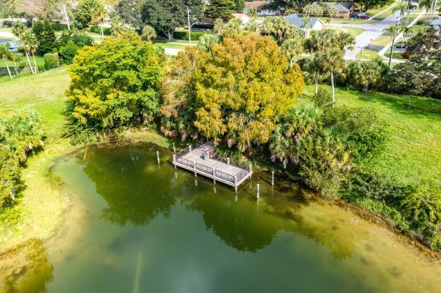18250 Blue Lake Way, Boca Raton, FL 33498