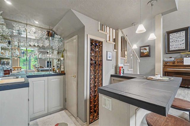 8203 NW Stonebridge Ct, Lawton, OK 73505