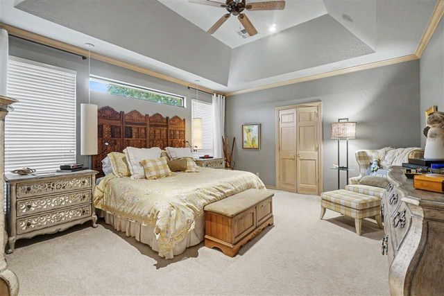 8203 NW Stonebridge Ct, Lawton, OK 73505