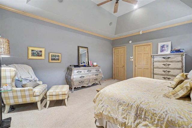 8203 NW Stonebridge Ct, Lawton, OK 73505