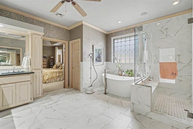 8203 NW Stonebridge Ct, Lawton, OK 73505
