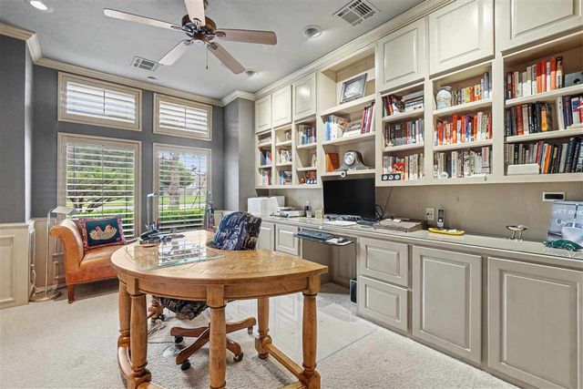 8203 NW Stonebridge Ct, Lawton, OK 73505