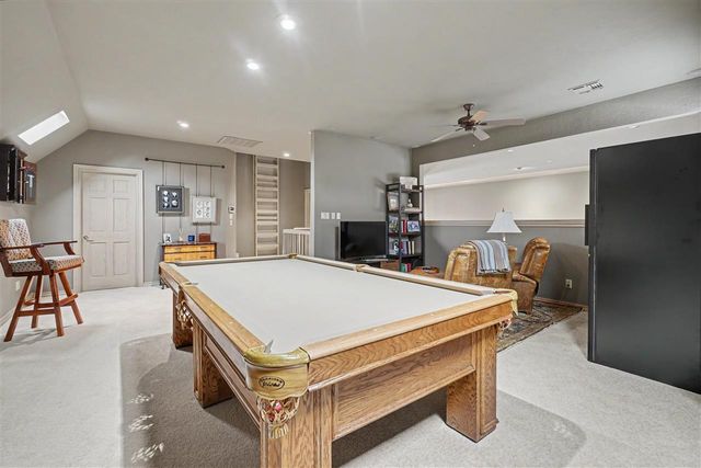 8203 NW Stonebridge Ct, Lawton, OK 73505