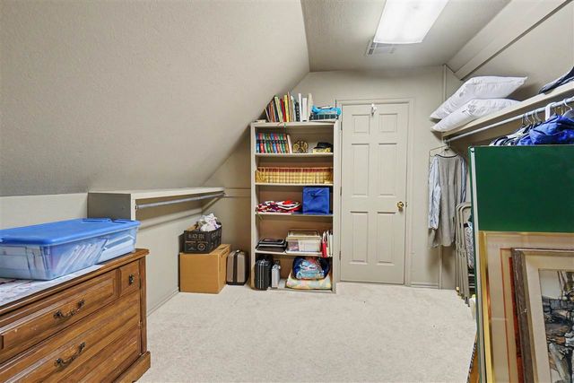 8203 NW Stonebridge Ct, Lawton, OK 73505