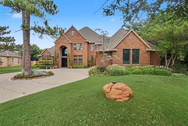 8203 NW Stonebridge Ct, Lawton, OK 73505