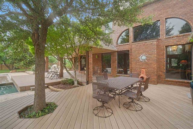 8203 NW Stonebridge Ct, Lawton, OK 73505