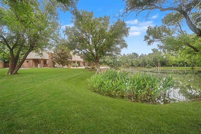8203 NW Stonebridge Ct, Lawton, OK 73505