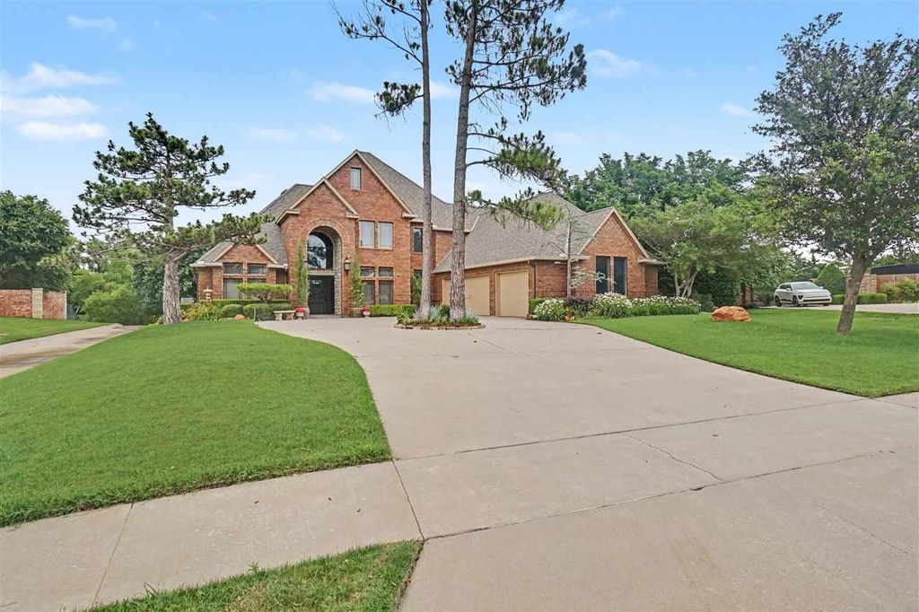 8203 NW Stonebridge Ct, Lawton, OK 73505