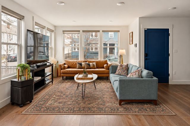 62 Governor Winthrop Road 1, Somerville, MA 02145