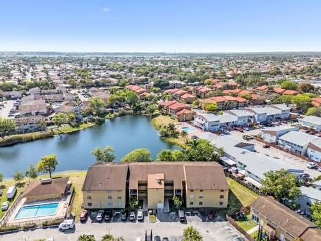 15430 SW 82nd Lane 625, Miami, FL 33193