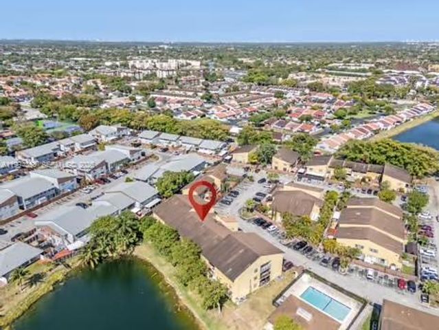 15430 SW 82nd Lane 625, Miami, FL 33193