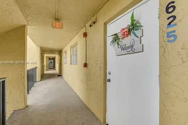15430 SW 82nd Lane 625, Miami, FL 33193