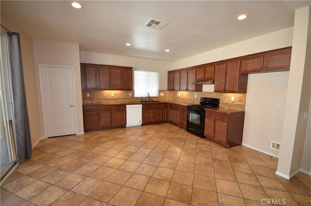 3044 Kalei, Perris, CA 92571 — photo 4