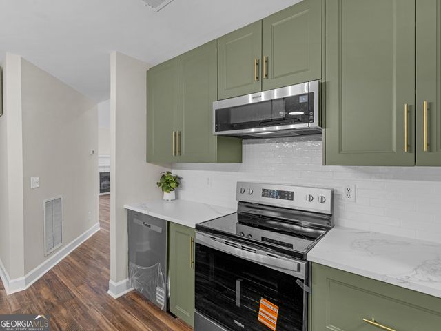 60 Elmwood Drive, Sharpsburg, GA 30277