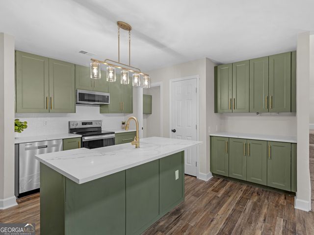 60 Elmwood Drive, Sharpsburg, GA 30277