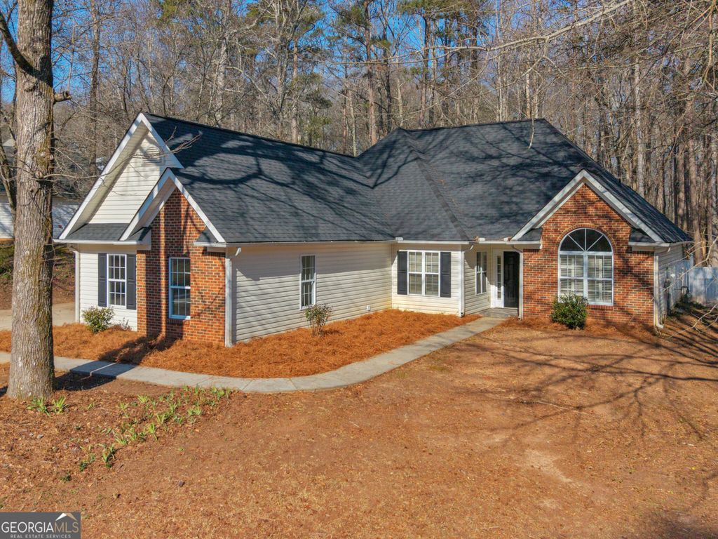 60 Elmwood Drive, Sharpsburg, GA 30277