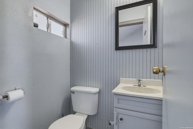 6730 E Loop 1604 S, Adkins, TX 78101