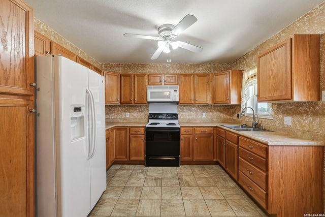 6730 E Loop 1604 S, Adkins, TX 78101