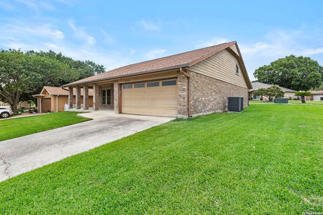 3757 HUNTERS GLN, Schertz, TX 78108
