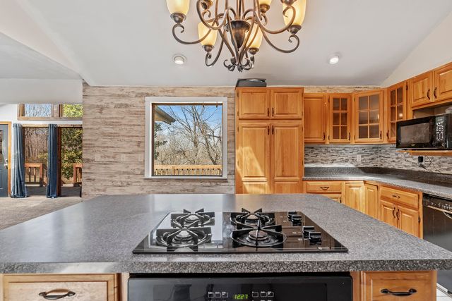 5098 S Farm Road 115, Brookline, MO 65619