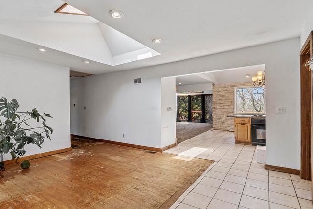 5098 S Farm Road 115, Brookline, MO 65619