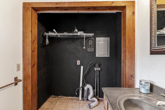 5098 S Farm Road 115, Brookline, MO 65619