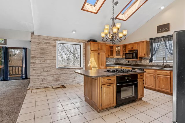 5098 S Farm Road 115, Brookline, MO 65619