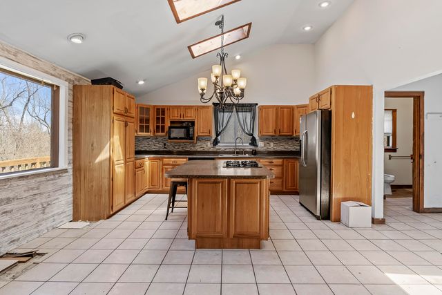 5098 S Farm Road 115, Brookline, MO 65619