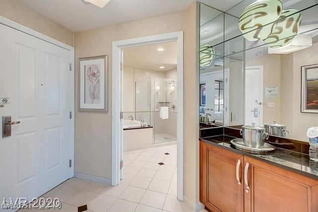 135 East Harmon Avenue 1703, Las Vegas, NV 89109