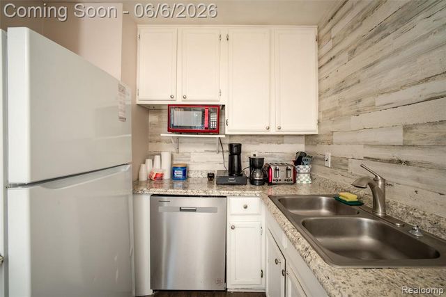 15251 Wildwood Street, Roseville, MI 48066