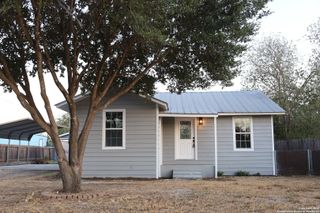 920 maple, Jourdanton, TX 78026