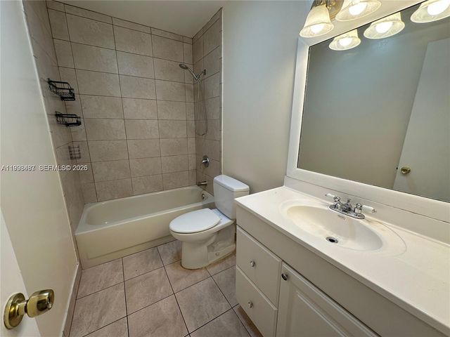 8005 Lagos De Campo Blvd L-4, Tamarac, FL 33321