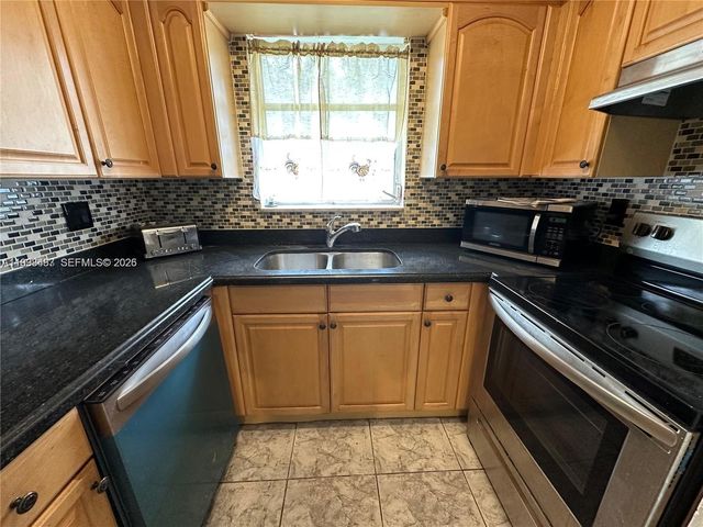 8005 Lagos De Campo Blvd L-4, Tamarac, FL 33321