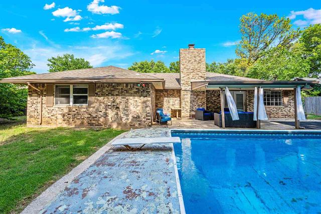 2304 NE VILLAGE DR, Lawton, OK 73507