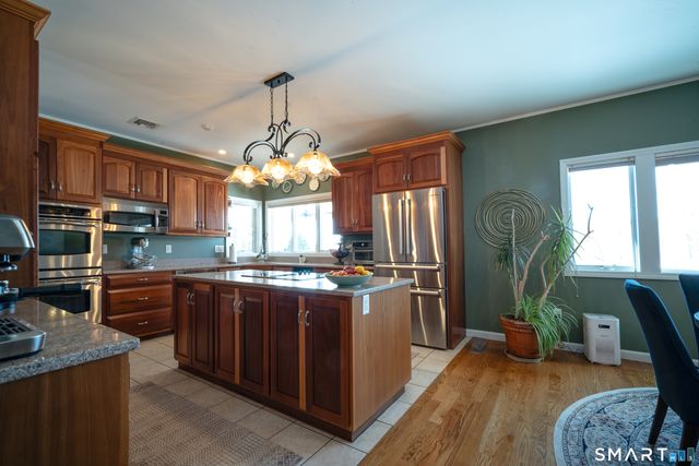 8 Farmview Drive, New Milford, CT 06776