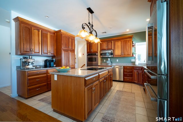 8 Farmview Drive, New Milford, CT 06776