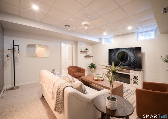 8 Farmview Drive, New Milford, CT 06776