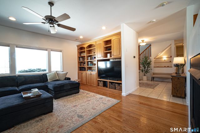 8 Farmview Drive, New Milford, CT 06776